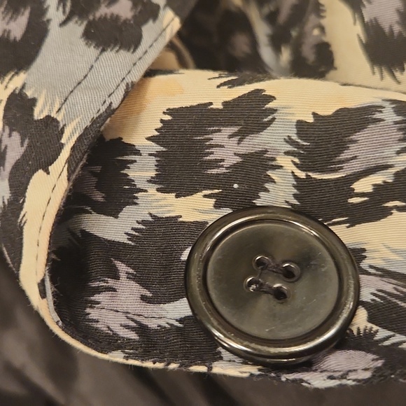 FOREVER 21 Leopard print jacket. Buton up belted and fitted. Sz Med - Picture 7 of 7